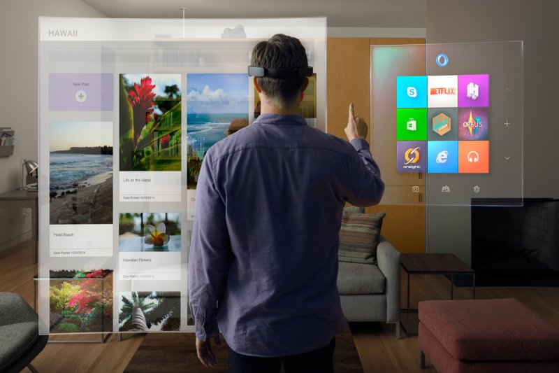 win10_holoLens_livingRoom_web800