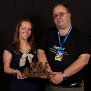 Susan Nolan of LearnUpon receives the SME Awards Grand Prix from Michele Neylon, CEO of Blacknight. Photo Credit: Ryan Whalley